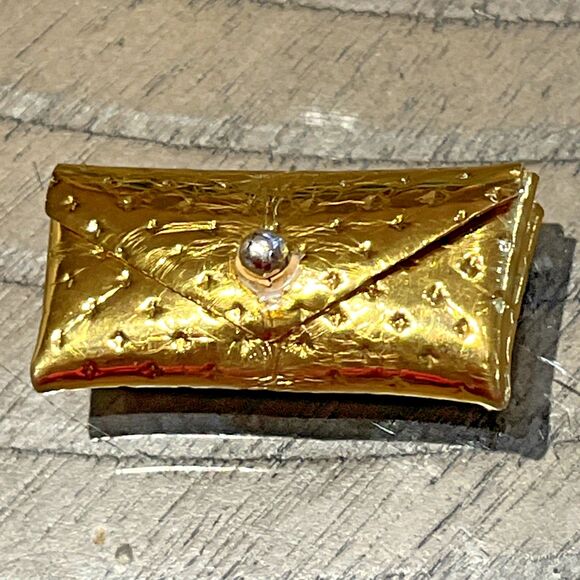 Vintage Barbie 1960s GOLD DIMPLE CLUTCH PURSE - Picture 1 of 2